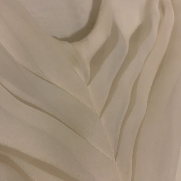 Express top in cream. Size small - Picture 3 of 8